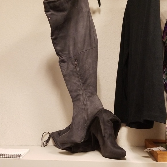 Boots - Picture 2 of 4